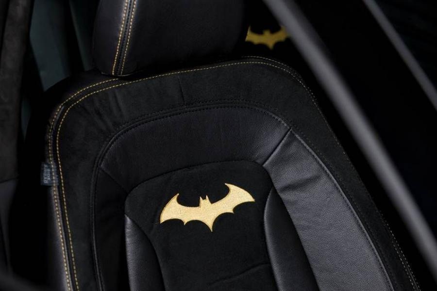 Детали интерьера Kia Optima Batman (TF) 2012 года  (фото 3 из 12)